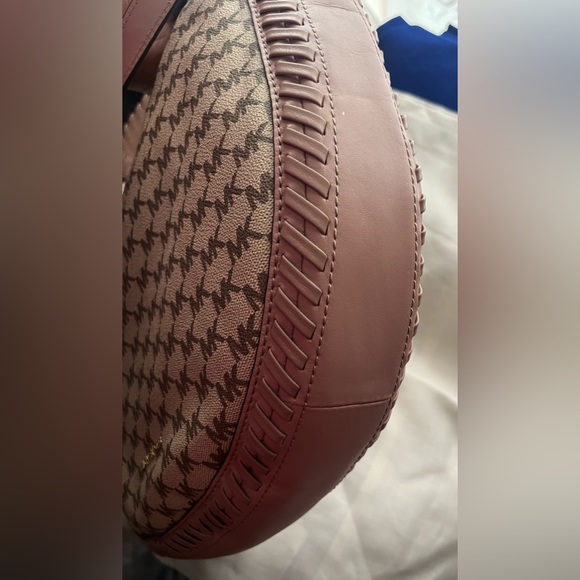 MICHAEL Michael Kors Lauryn
Large Logo-Print Shoulder Bag. Brand new! - Picture 3 of 12